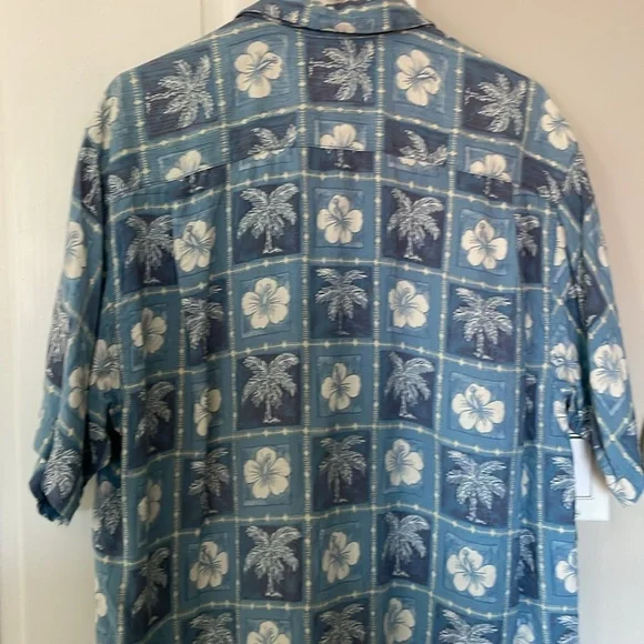 Tommy Bahama Blue Floral Men's Shirt - Picture 2 of 5